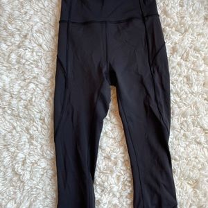 Lululemon black cropped, size 2 in excellent cond.